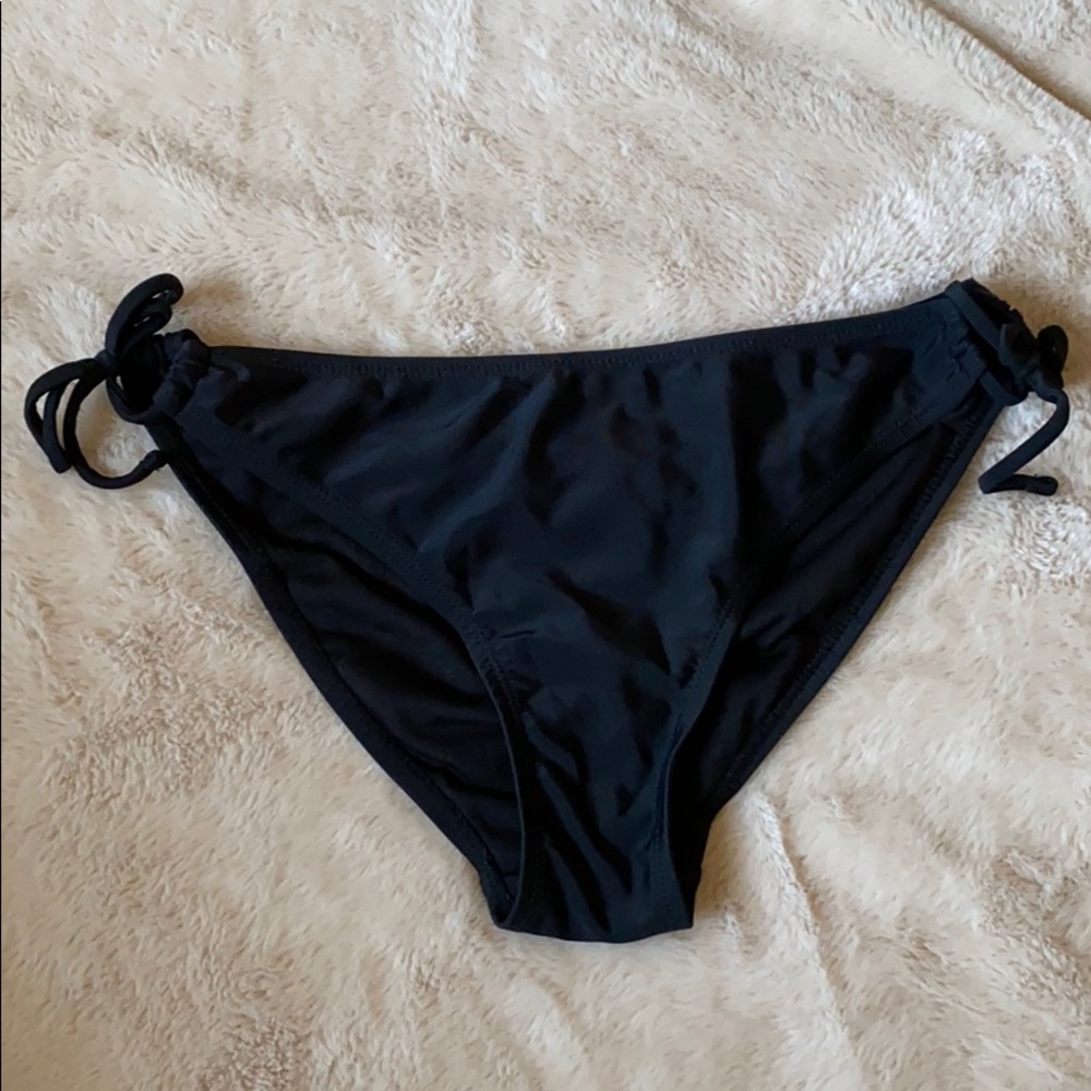 Black bikini bottoms